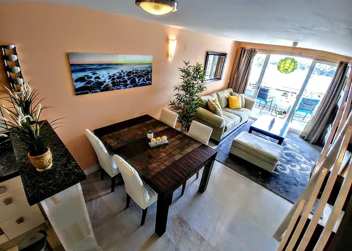 Beautiful 2 Bedroom 2 Bathroom Sea View, Free Parking
