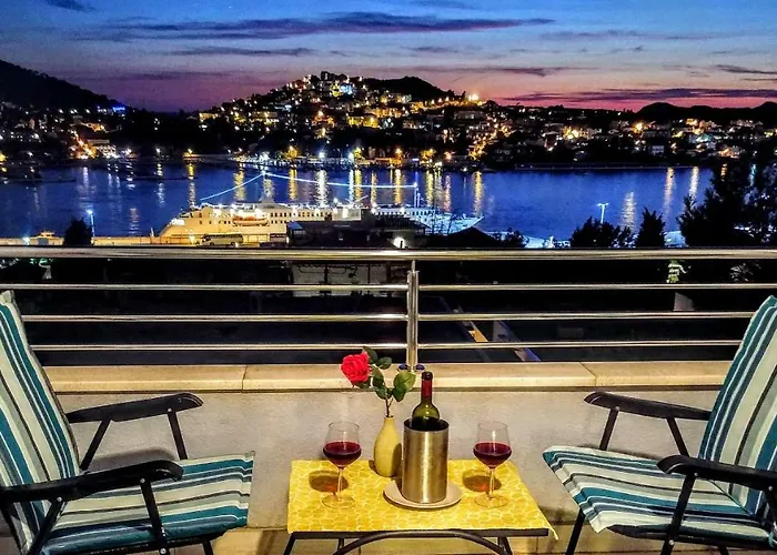 Beautiful 2 Bedroom 2 Bathroom Sea View, Free Parking