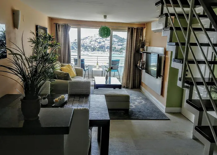 Beautiful 2 Bedroom 2 Bathroom Sea View, Free Parking
