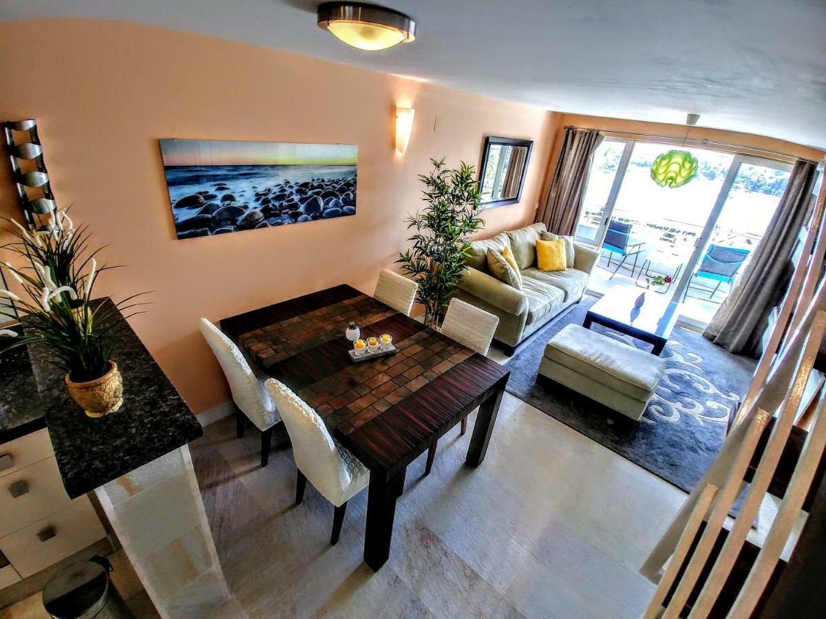 Beautiful 2 Bedroom 2 Bathroom Sea View, Free Parking Apartment