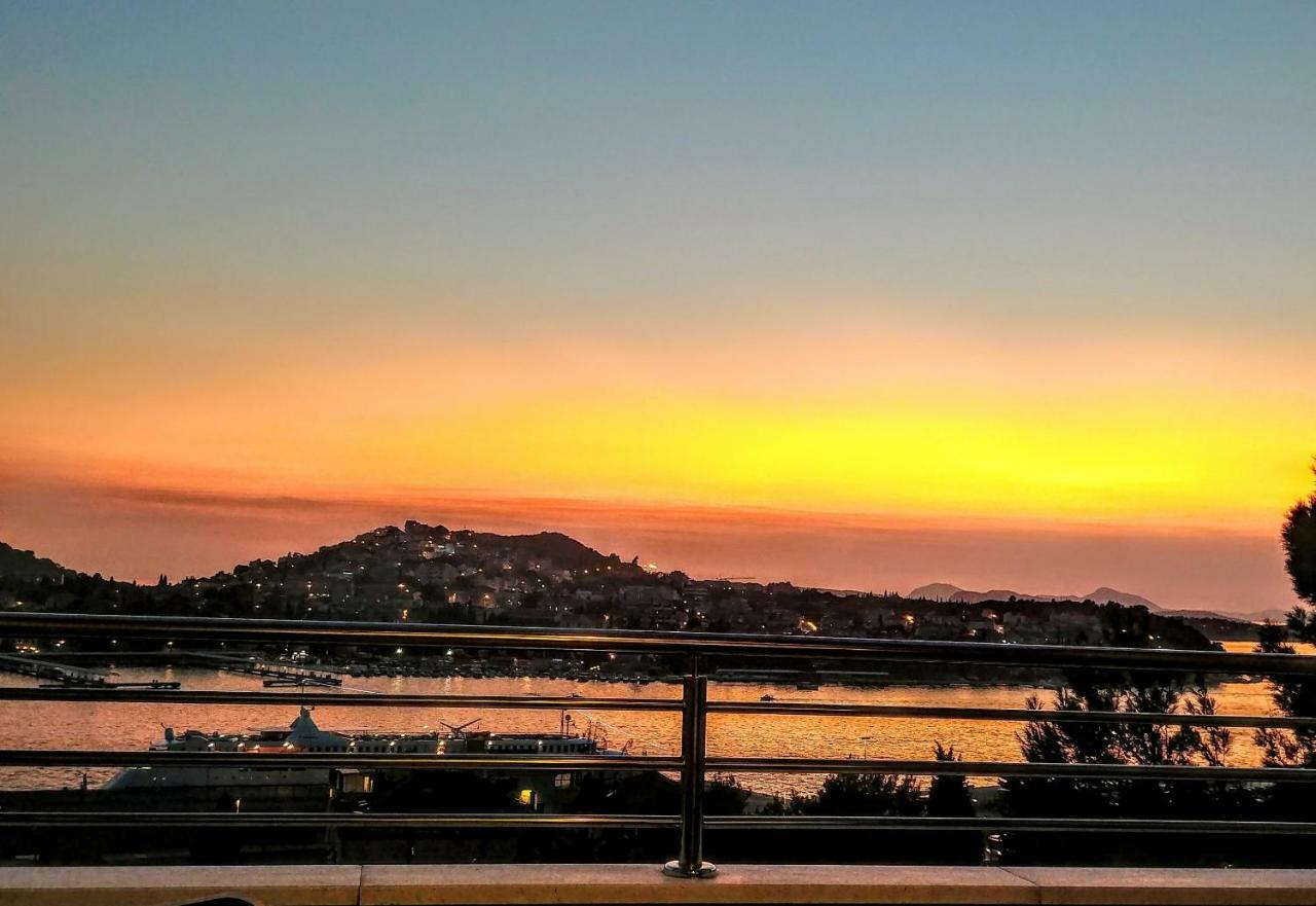 Beautiful 2 Bedroom 2 Bathroom Sea View, Free Parking Apartment Dubrovnik