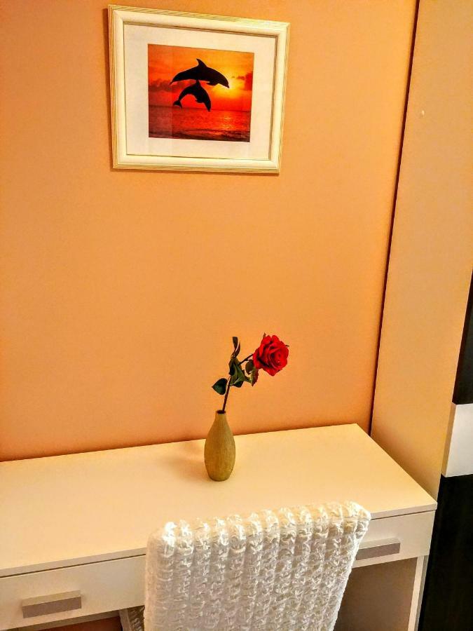 Beautiful 2 Bedroom 2 Bathroom Sea View, Free Parking Apartment *