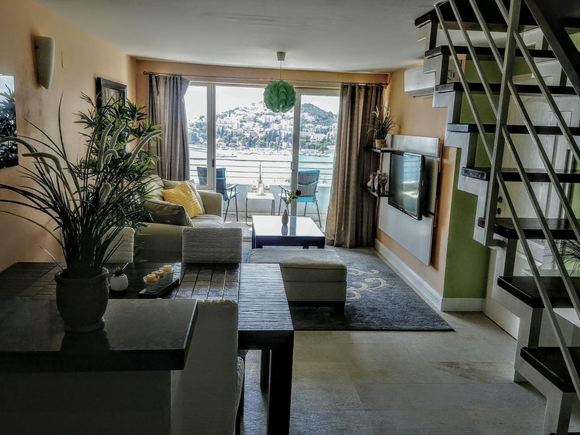 Apartment Beautiful 2 Bedroom 2 Bathroom Sea View, Free Parking *